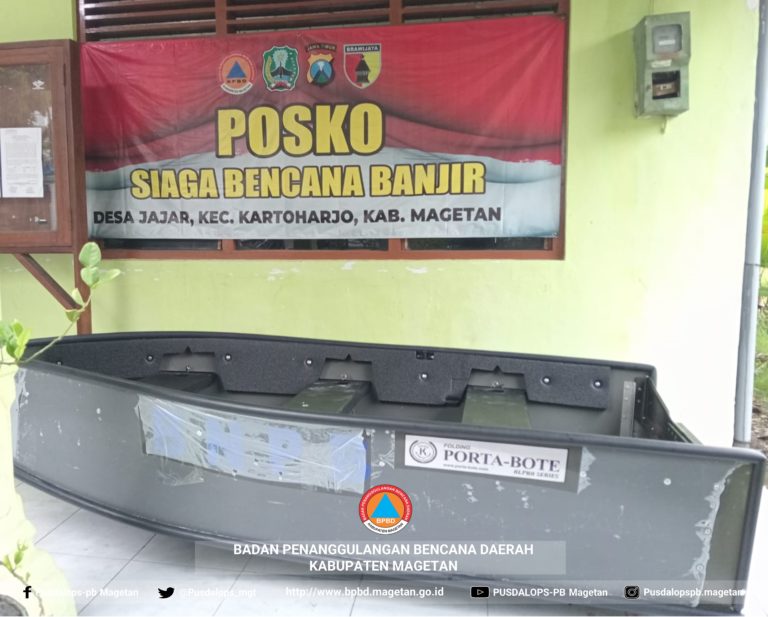 BPBD Magetan Siagakan Perahu Fiber untuk Percepatan Penanganan Banjir di Kecamatan Kartoharjo